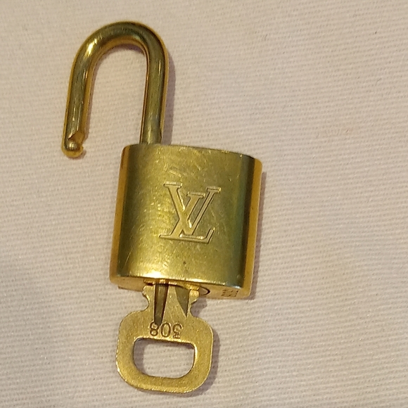 SOLD Louis Vuitton Lock and Key #308. Brass LV working lock & key. - Picture 4 of 10